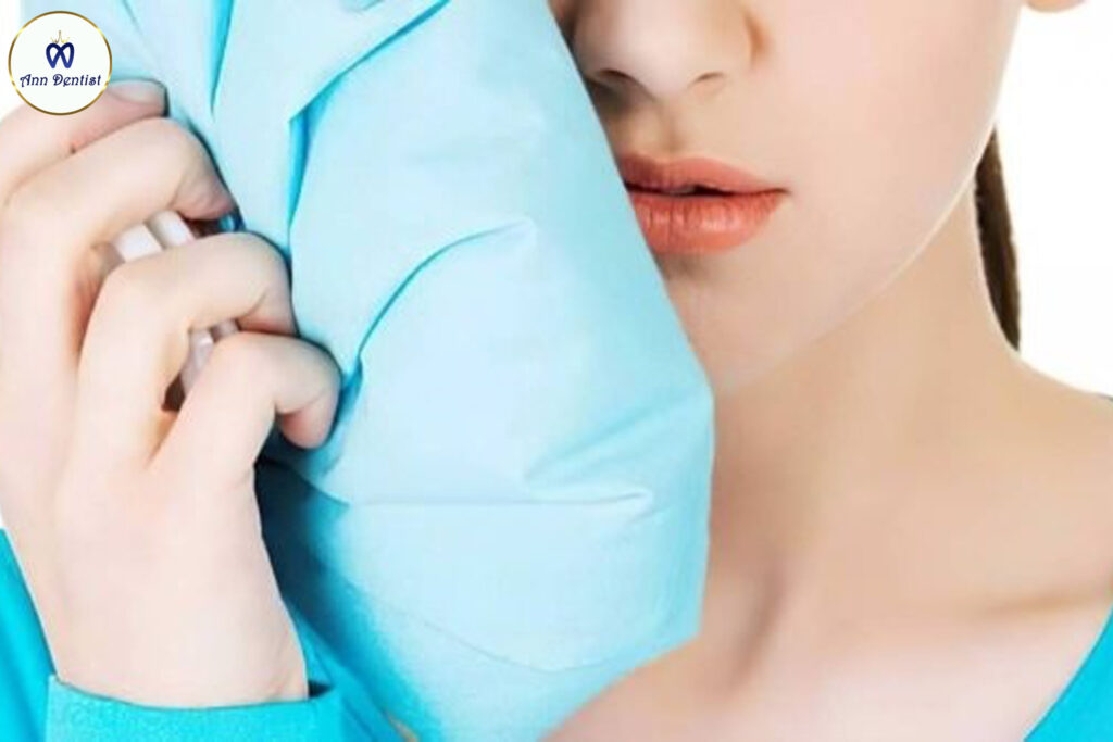 Chom lanh bang tui nuoc da de giam sung dau rang nhanh chong - cach giam dau rang cap toc tai nha