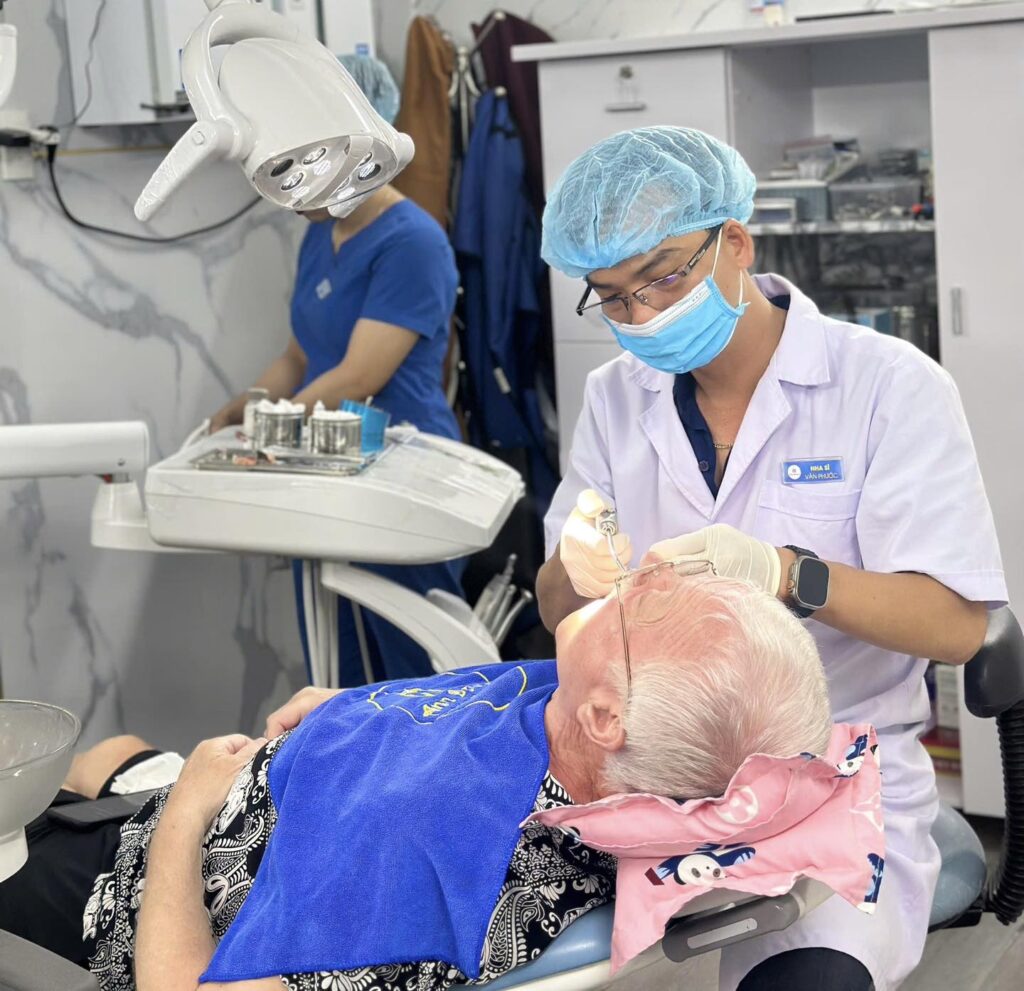 Đội ngũ y - bác sĩ của phòng khám Ann Dentist.